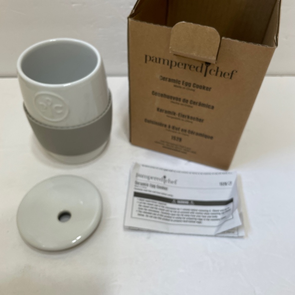 PAMPERED‎ CHEF CERAMIC EGG COOKER